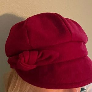 Ladies hat almost new